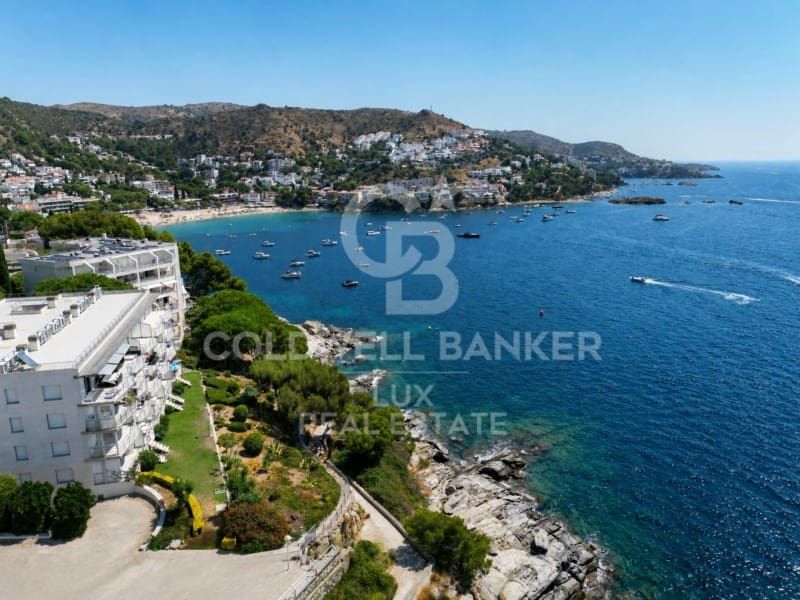 3 bedroom Flat for sale in Roses with garage - € 775,000 (Ref: 10026979)
