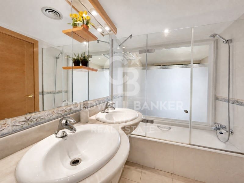 3 bedroom Flat for sale in Roses with garage - € 775,000 (Ref: 10026979)