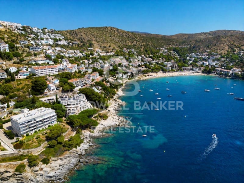 3 bedroom Flat for sale in Roses with garage - € 775,000 (Ref: 10026979)