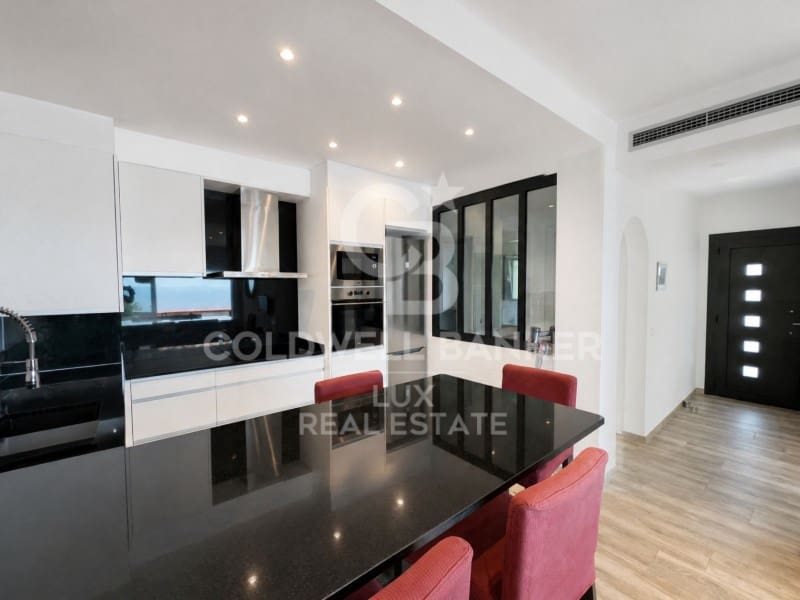 3 slaapkamer Appartement te koop in Roses met garage - € 475.000 (Ref: 10033597)