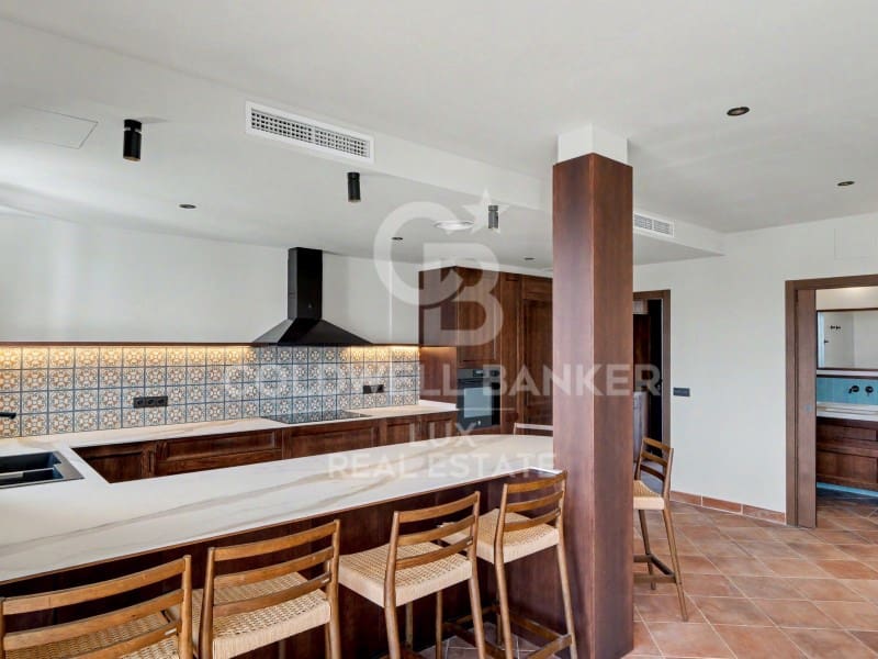 3 bedroom Villa for sale in Cadaques with pool garage - € 1,450,000 (Ref: 10037143)