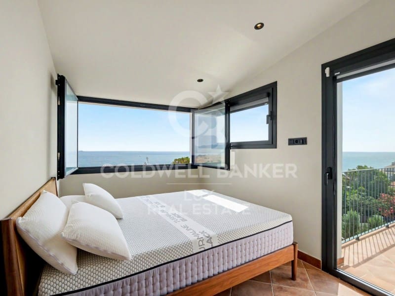 3 bedroom Villa for sale in Cadaques with pool garage - € 1,450,000 (Ref: 10037143)