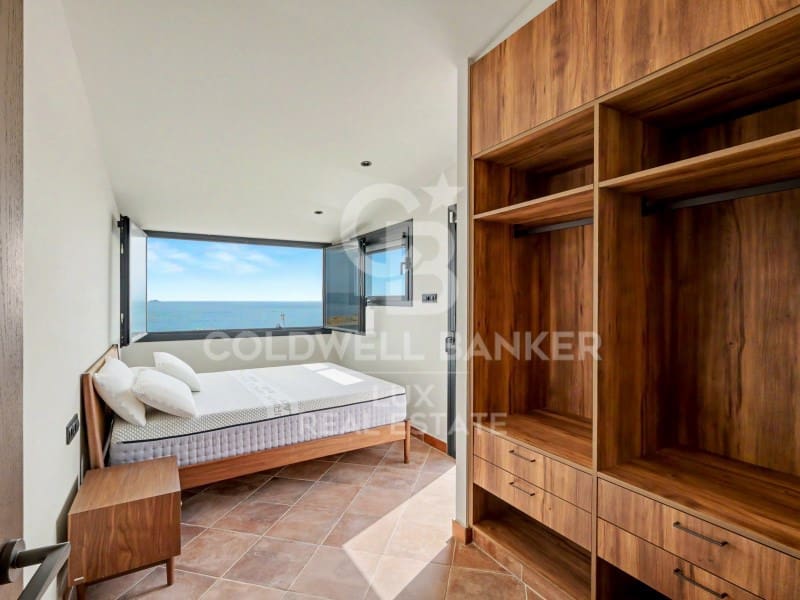 3 bedroom Villa for sale in Cadaques with pool garage - € 1,450,000 (Ref: 10037143)