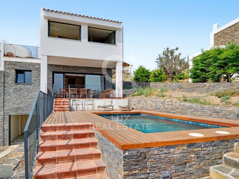 3 bedroom Villa for sale in Cadaques with pool garage - € 1,450,000 (Ref: 10037143)