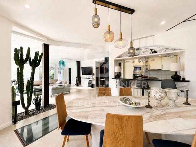 6 bedroom Villa for sale in Empuriabrava, Castelló d'Empúries with pool garage - € 1,990,000 (Ref: 10040745)
