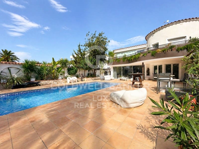 6 chambre Villa/Maison à vendre à Empuriabrava avec piscine garage - 1 990 000 € (Ref: 10040745)