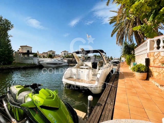 6 bedroom Villa for sale in Empuriabrava, Castelló d'Empúries with pool garage - € 1,990,000 (Ref: 10040745)