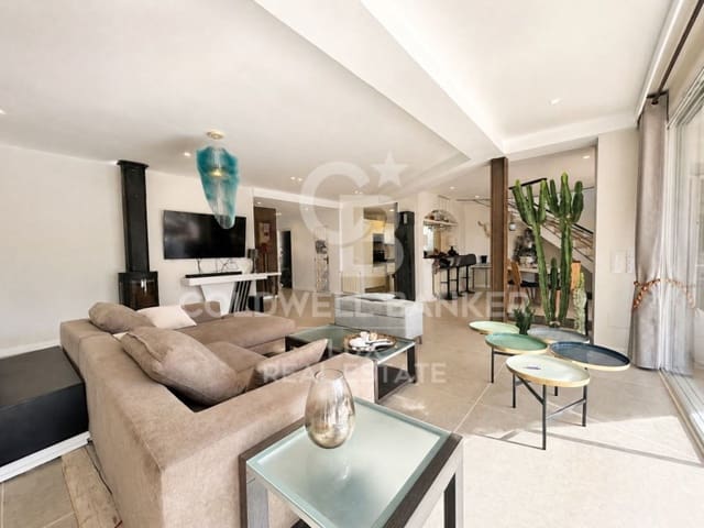 6 bedroom Villa for sale in Empuriabrava, Castelló d'Empúries with pool garage - € 1,990,000 (Ref: 10040745)