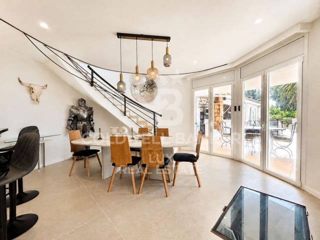 6 bedroom Villa for sale in Empuriabrava, Castelló d'Empúries with pool garage - € 1,990,000 (Ref: 10040745)
