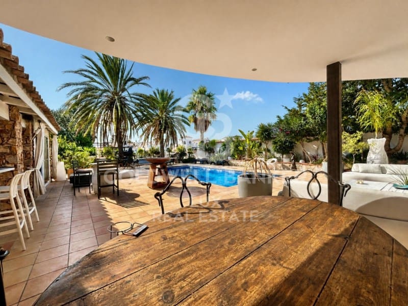 6 chambre Villa/Maison à vendre à Empuriabrava avec piscine garage - 1 990 000 € (Ref: 10040745)
