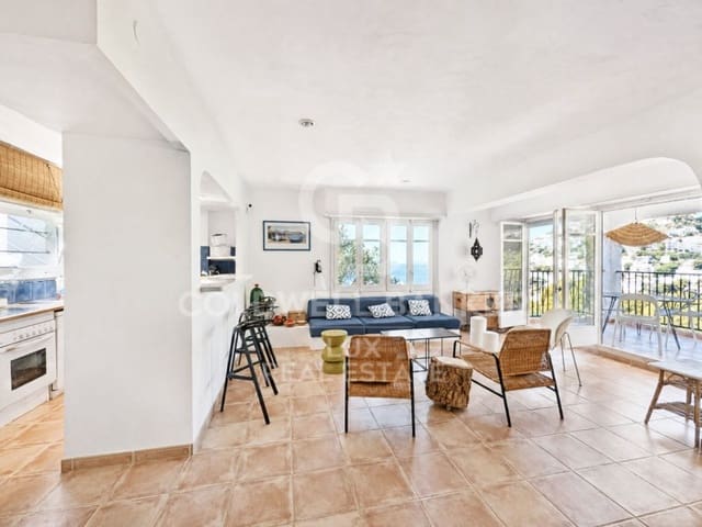 6 bedroom Villa for sale in Roses with garage - € 849,000 (Ref: 10040746)