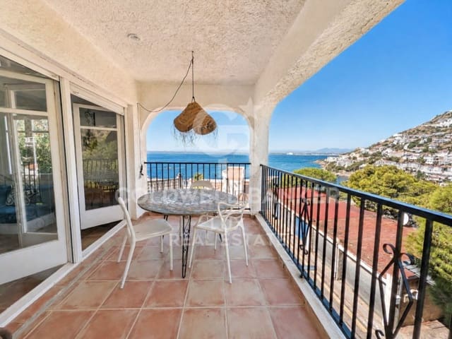 6 bedroom Villa for sale in Roses with garage - € 849,000 (Ref: 10040746)