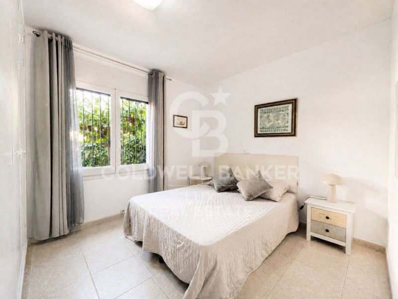 5 soverom Villa til salgs i Empuriabrava med svømmebasseng garasje - € 550 000 (Ref: 10054895)
