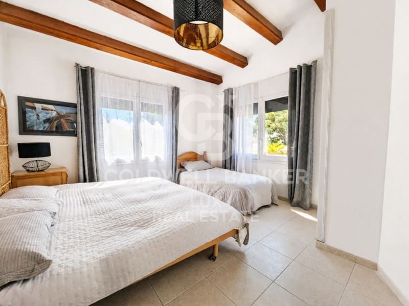 5 soverom Villa til salgs i Empuriabrava med svømmebasseng garasje - € 550 000 (Ref: 10054895)