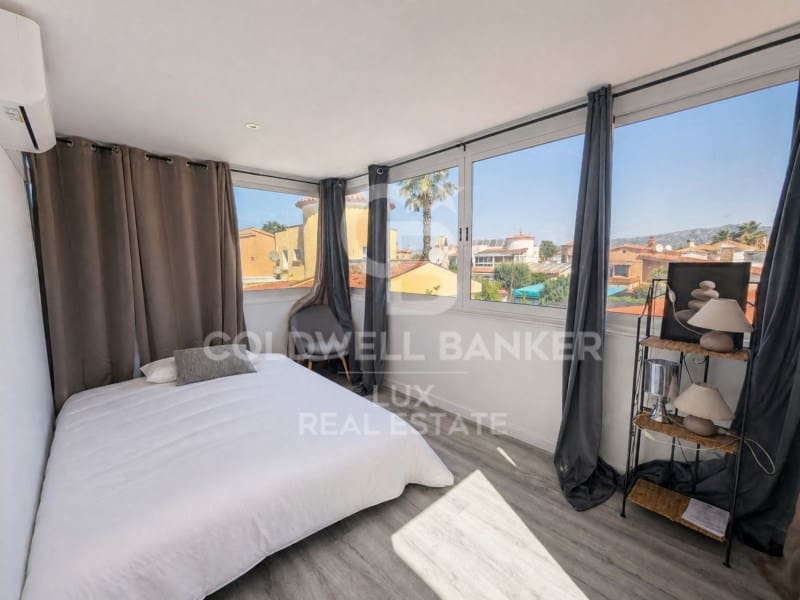5 soverom Villa til salgs i Empuriabrava med svømmebasseng garasje - € 550 000 (Ref: 10054895)
