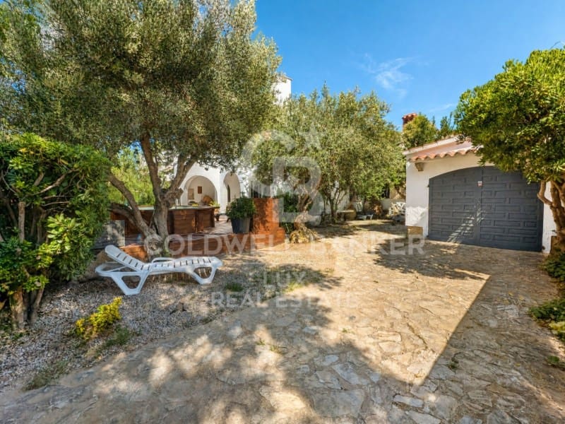 5 soverom Villa til salgs i Empuriabrava med svømmebasseng garasje - € 550 000 (Ref: 10054895)