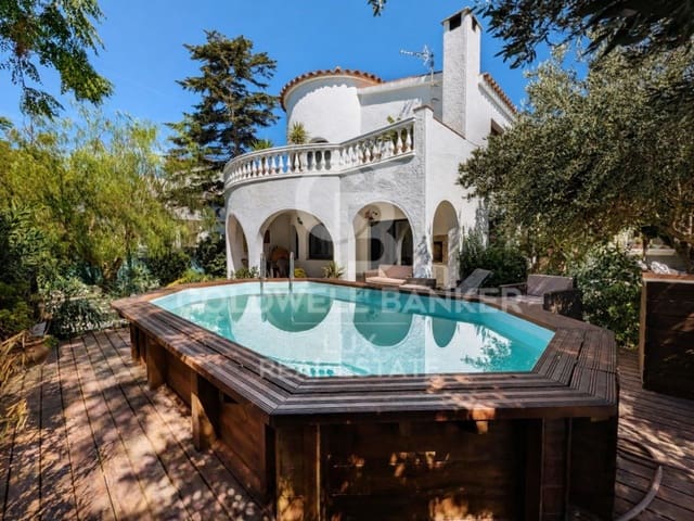 5 slaapkamer Villa te koop in Empuriabrava, Castelló d'Empúries met zwembad garage - € 550.000 (Ref: 10054895)