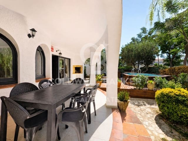 5 slaapkamer Villa te koop in Empuriabrava, Castelló d'Empúries met zwembad garage - € 550.000 (Ref: 10054895)