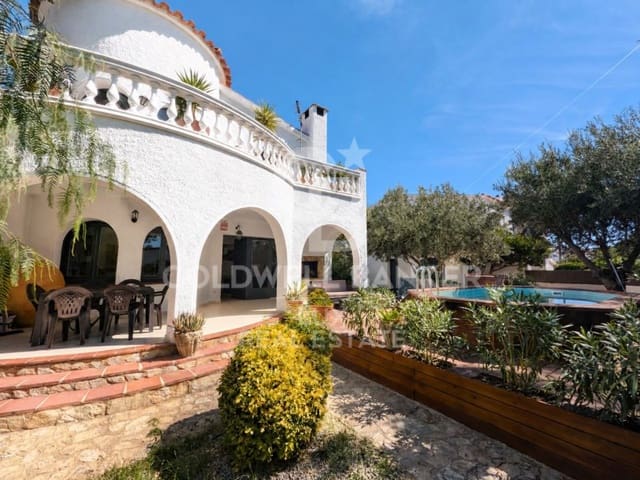 5 slaapkamer Villa te koop in Empuriabrava, Castelló d'Empúries met zwembad garage - € 550.000 (Ref: 10054895)
