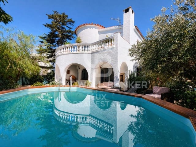 5 slaapkamer Villa te koop in Empuriabrava, Castelló d'Empúries met zwembad garage - € 550.000 (Ref: 10054895)