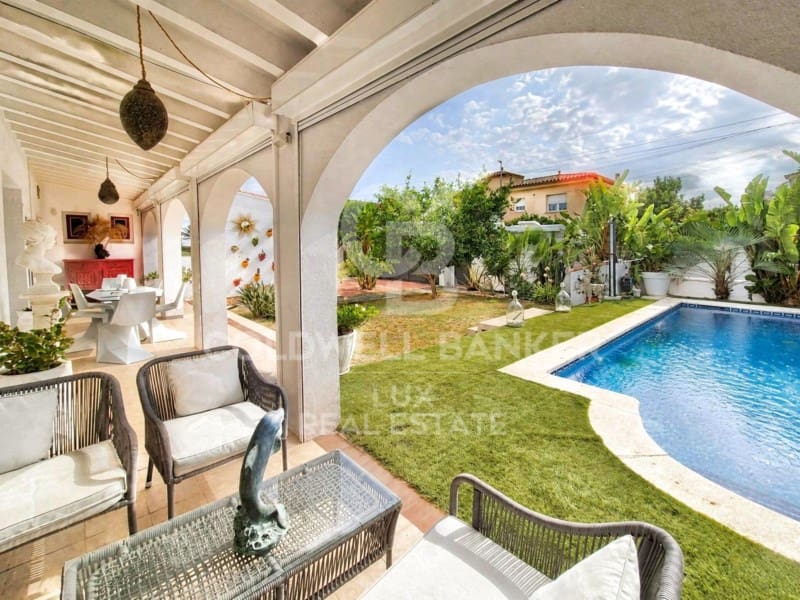 3 soveværelse Villa til salg i Empuriabrava med swimmingpool garage - € 743.000 (Ref: 10061690)