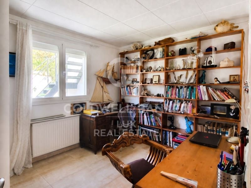 3 soveværelse Villa til salg i Empuriabrava med swimmingpool garage - € 743.000 (Ref: 10061690)