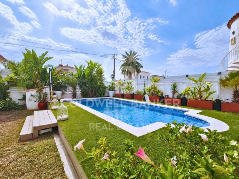 3 soveværelse Villa til salg i Empuriabrava med swimmingpool garage - € 743.000 (Ref: 10061690)