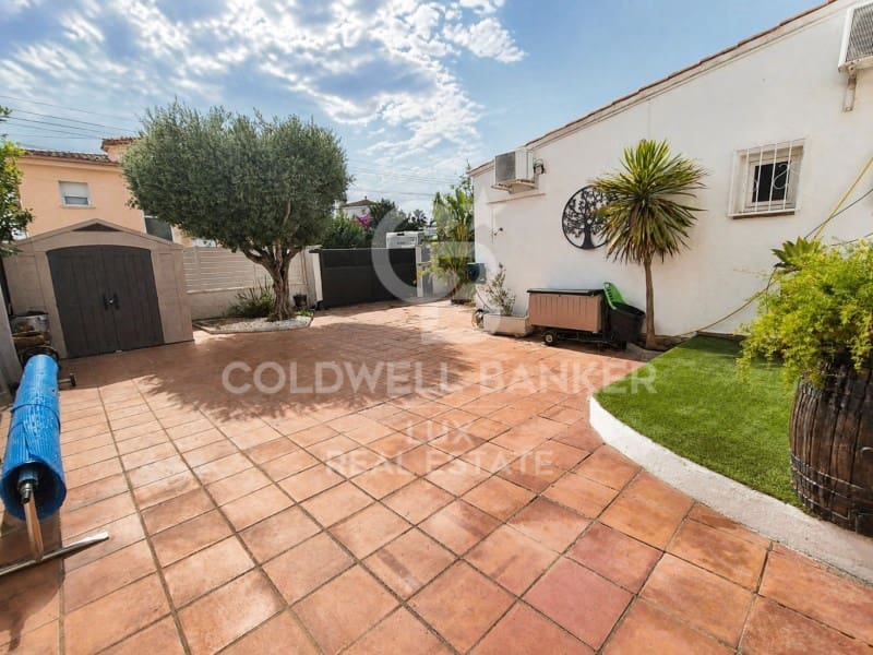 3 soveværelse Villa til salg i Empuriabrava med swimmingpool garage - € 743.000 (Ref: 10061690)