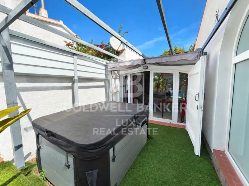 4 bedroom Villa for sale in Empuriabrava with pool garage - € 743,000 (Ref: 10061690)