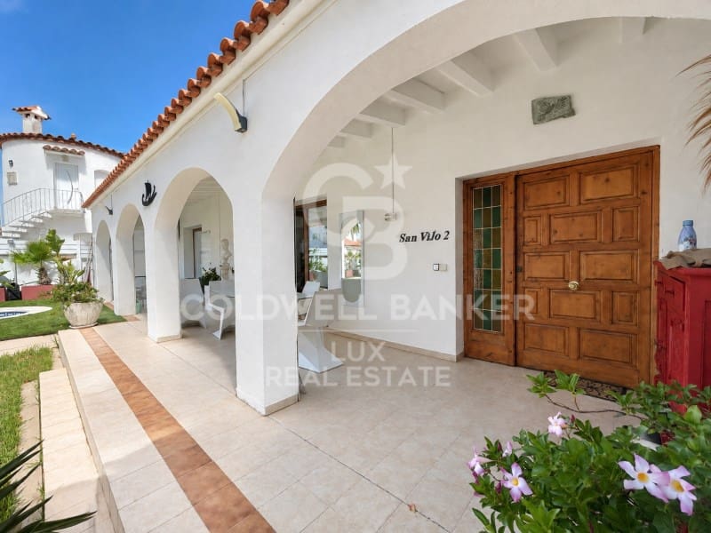 4 bedroom Villa for sale in Empuriabrava with pool garage - € 743,000 (Ref: 10061690)