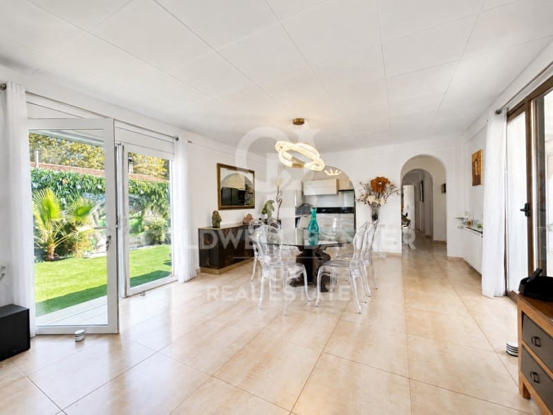 4 bedroom Villa for sale in Empuriabrava with pool garage - € 743,000 (Ref: 10061690)