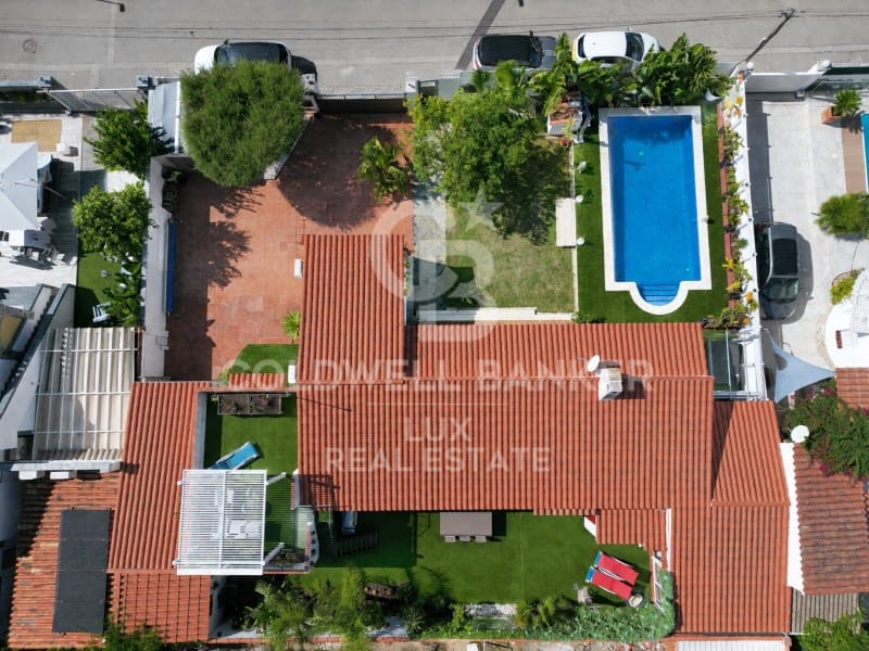 4 bedroom Villa for sale in Empuriabrava with pool garage - € 743,000 (Ref: 10061690)