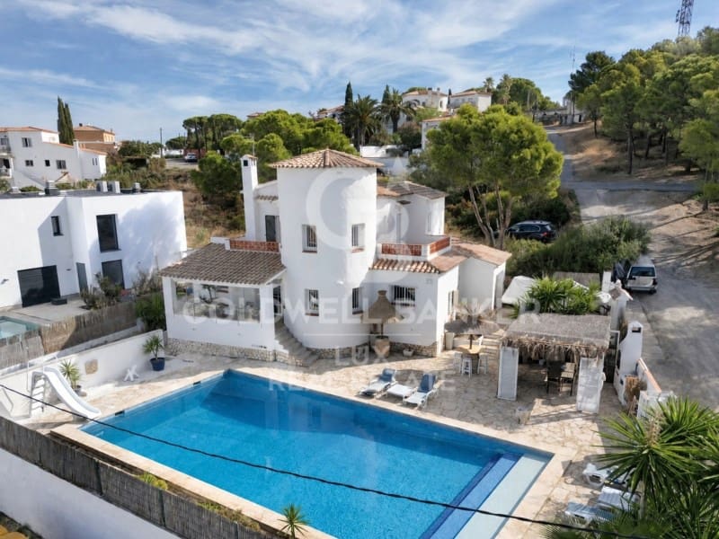 4 bedroom Villa for sale in L'Escala with pool garage - € 590,000 (Ref: 10098293)