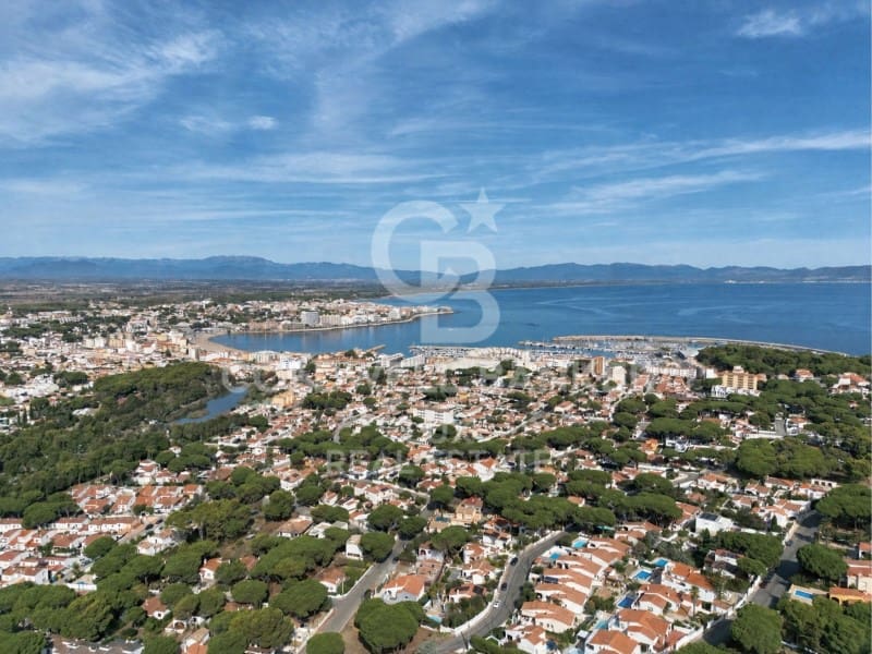 4 bedroom Villa for sale in L'Escala with pool garage - € 590,000 (Ref: 10098293)