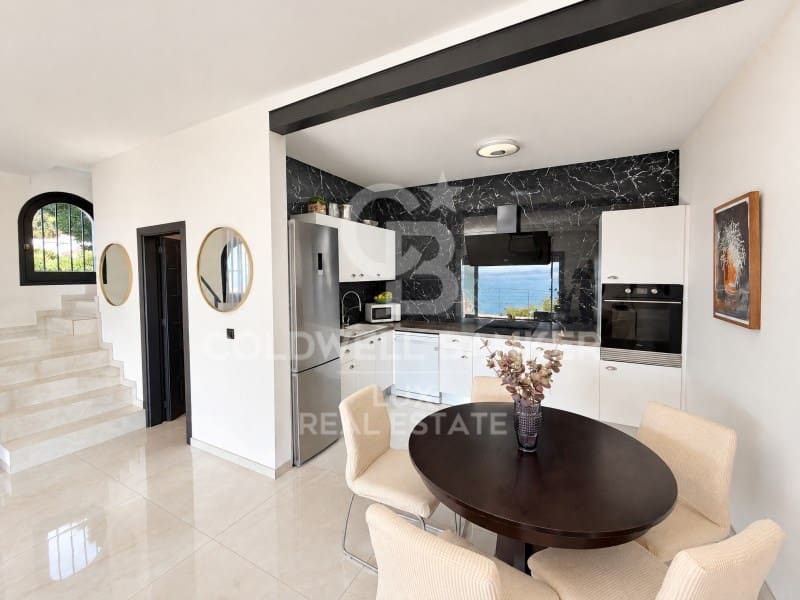 3 bedroom Villa for sale in Roses with pool garage - € 849,000 (Ref: 10168402)