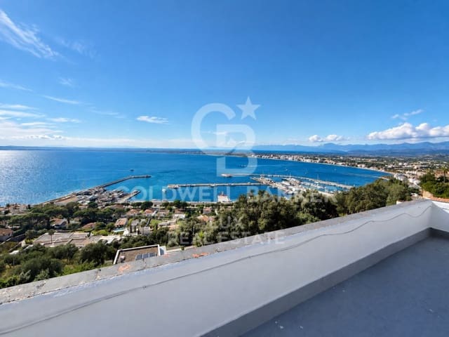 3 bedroom Villa for sale in Roses with pool garage - € 849,000 (Ref: 10168402)
