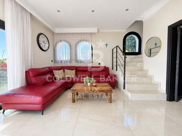 3 bedroom Villa for sale in Roses with pool garage - € 849,000 (Ref: 10168402)