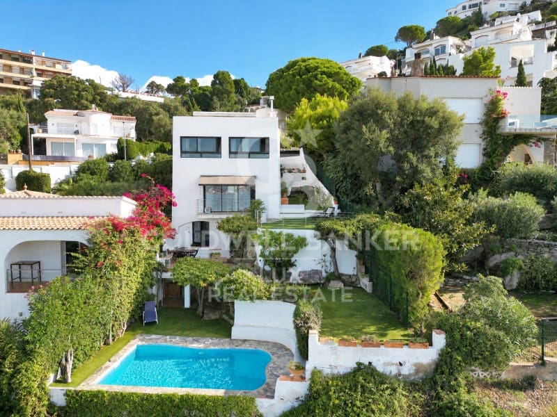 3 bedroom Villa for sale in Roses with pool garage - € 849,000 (Ref: 10168402)