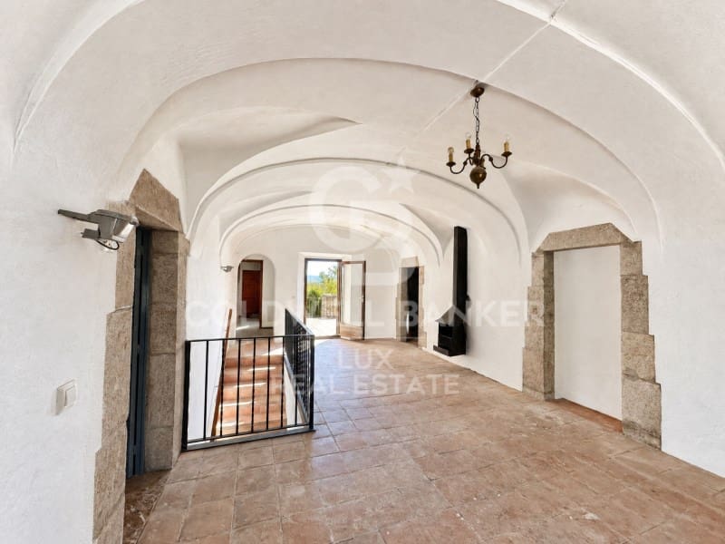 9 soveværelse Byhus til salg i Bellcaire d'Emporda - € 395.000 (Ref: 10171215)