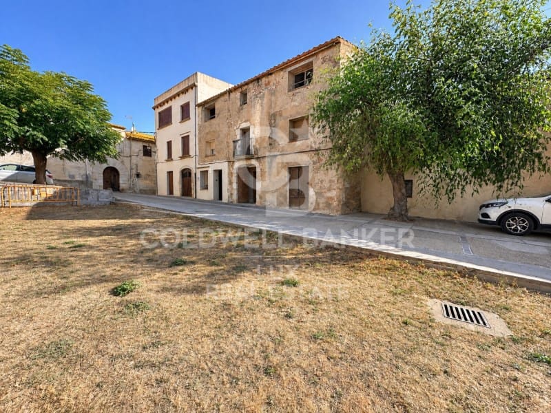 9 soveværelse Byhus til salg i Bellcaire d'Emporda - € 395.000 (Ref: 10171215)