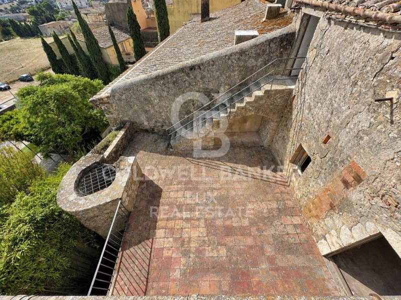 9 soveværelse Byhus til salg i Bellcaire d'Emporda - € 395.000 (Ref: 10171215)
