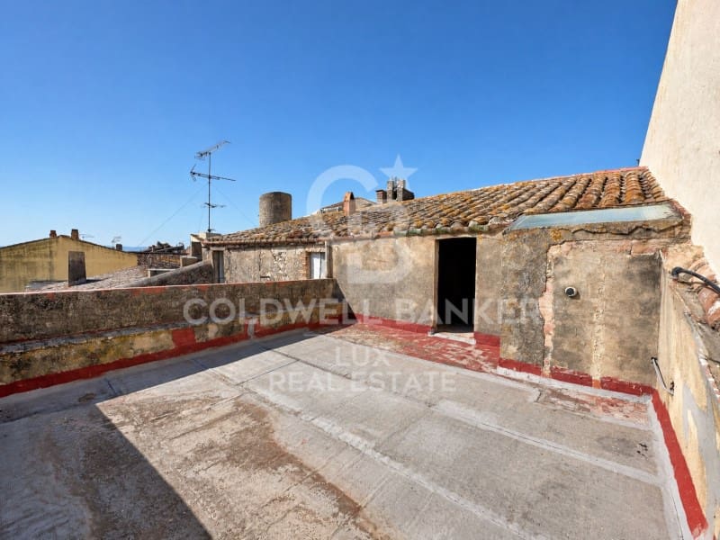 9 soveværelse Byhus til salg i Bellcaire d'Emporda - € 395.000 (Ref: 10171215)