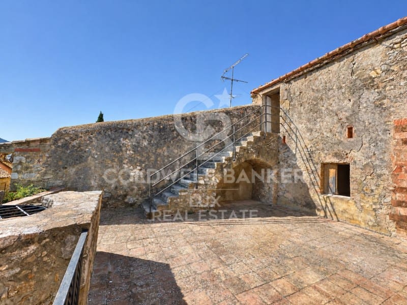 9 soveværelse Byhus til salg i Bellcaire d'Emporda - € 395.000 (Ref: 10171215)