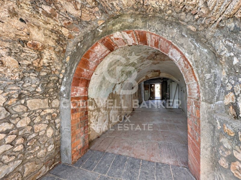 9 soveværelse Byhus til salg i Bellcaire d'Emporda - € 395.000 (Ref: 10171215)