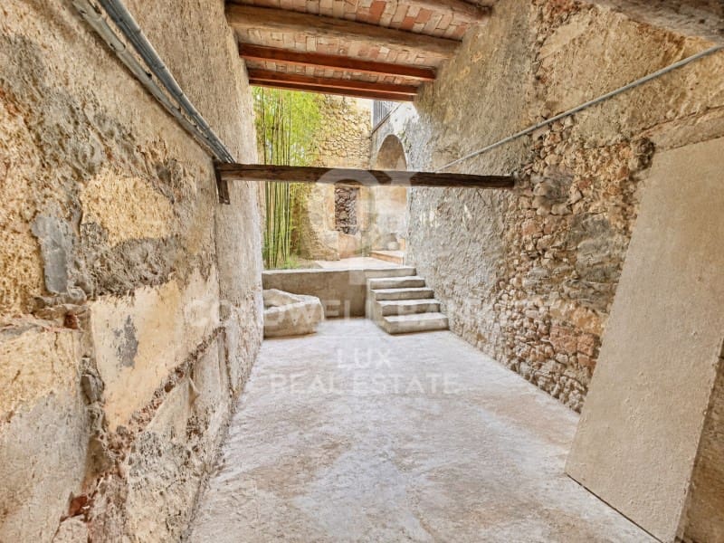 9 soveværelse Byhus til salg i Bellcaire d'Emporda - € 395.000 (Ref: 10171215)