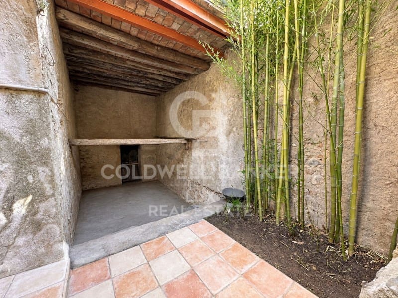 9 soveværelse Byhus til salg i Bellcaire d'Emporda - € 395.000 (Ref: 10171215)