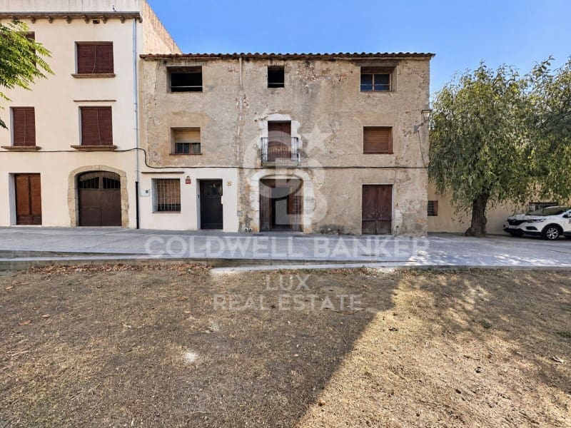 9 soveværelse Byhus til salg i Bellcaire d'Emporda - € 395.000 (Ref: 10171215)