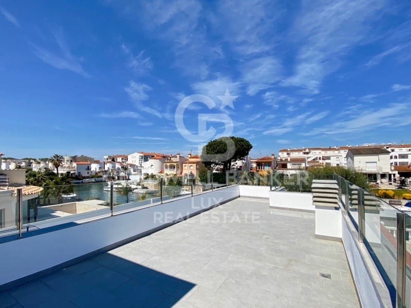 5 soveværelse Villa til salg i Empuriabrava med swimmingpool garage - € 1.199.000 (Ref: 7652615)