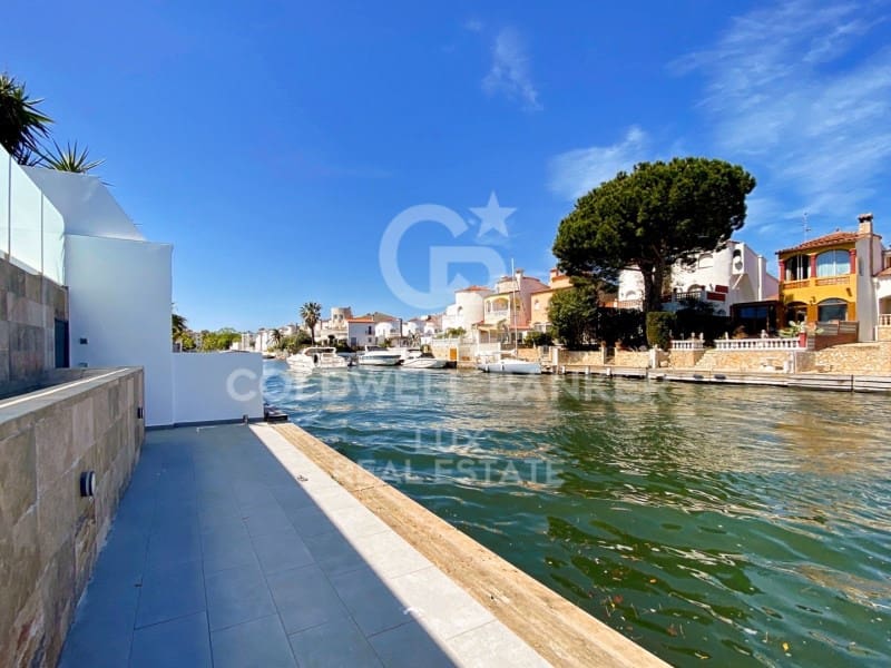 5 soveværelse Villa til salg i Empuriabrava med swimmingpool garage - € 1.199.000 (Ref: 7652615)