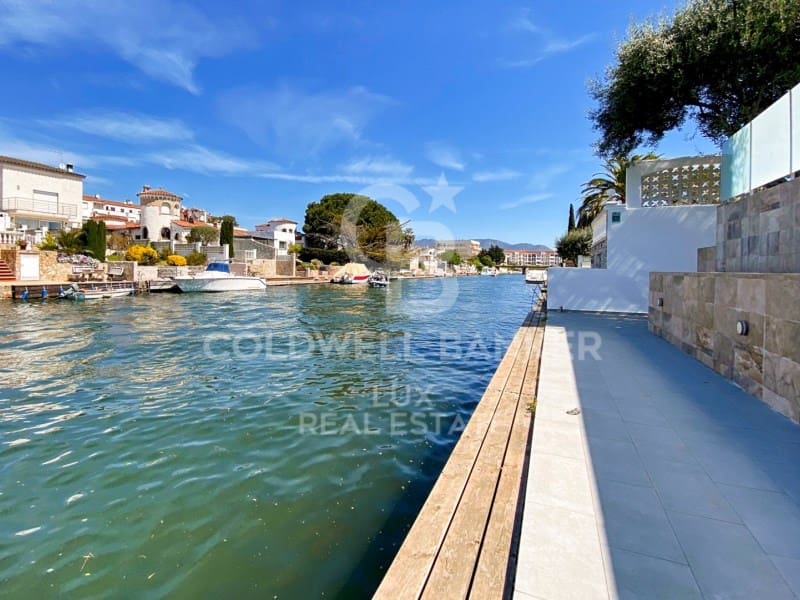 5 soveværelse Villa til salg i Empuriabrava med swimmingpool garage - € 1.199.000 (Ref: 7652615)